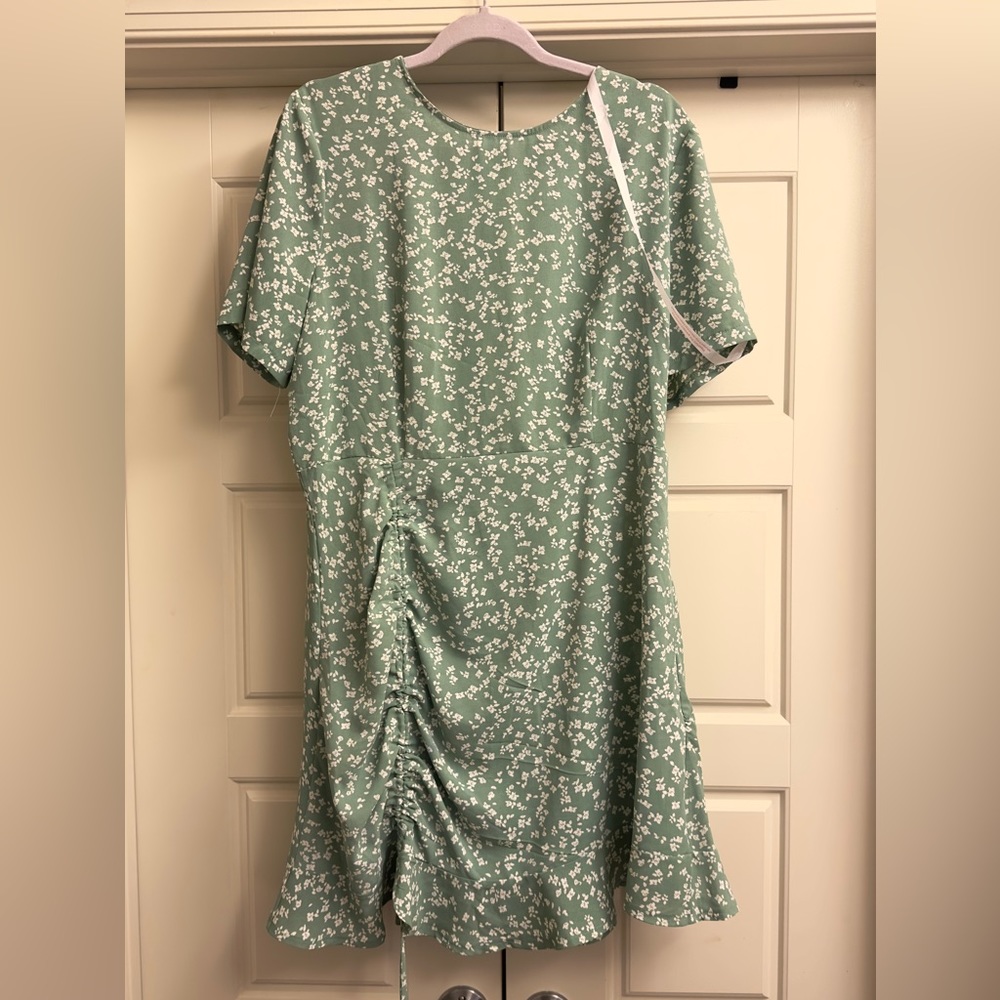 Never worn* Missguided Ruched Side Tea Dress